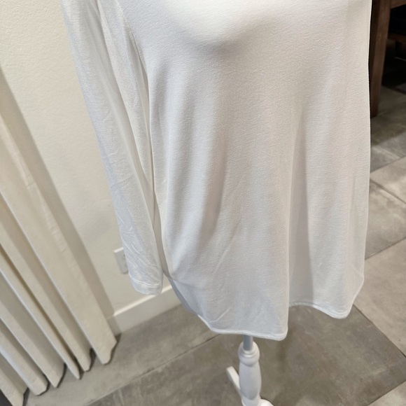 CHICO’S WHITE V-NECK LONG SLEEVE TOP - Picture 4 of 5